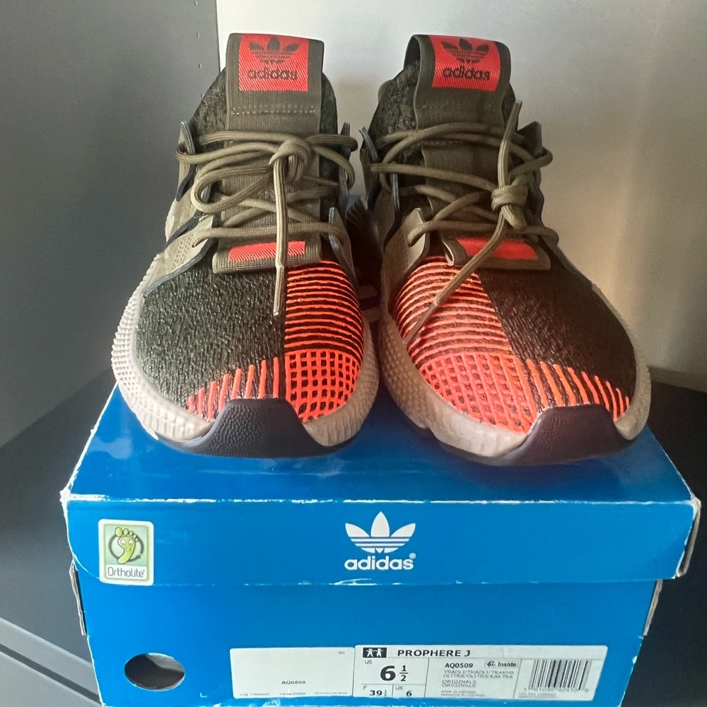 *EUC* ADIDAS PROPHERE